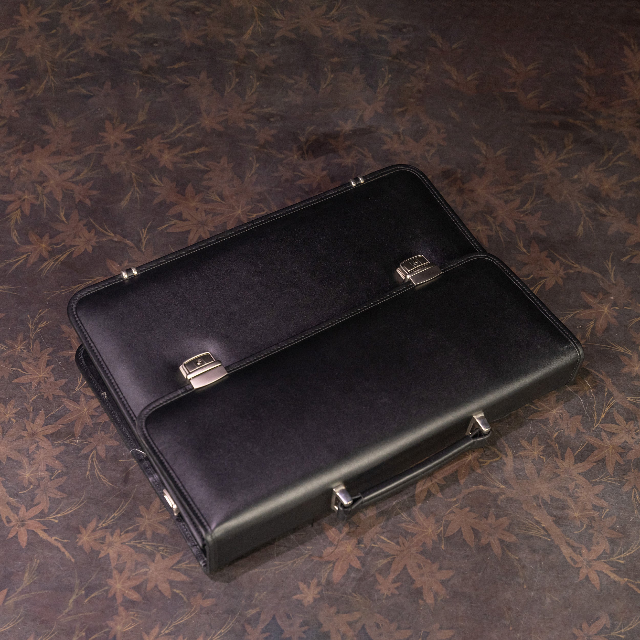 The Executive: Classic Black Leather Expandable Briefcase