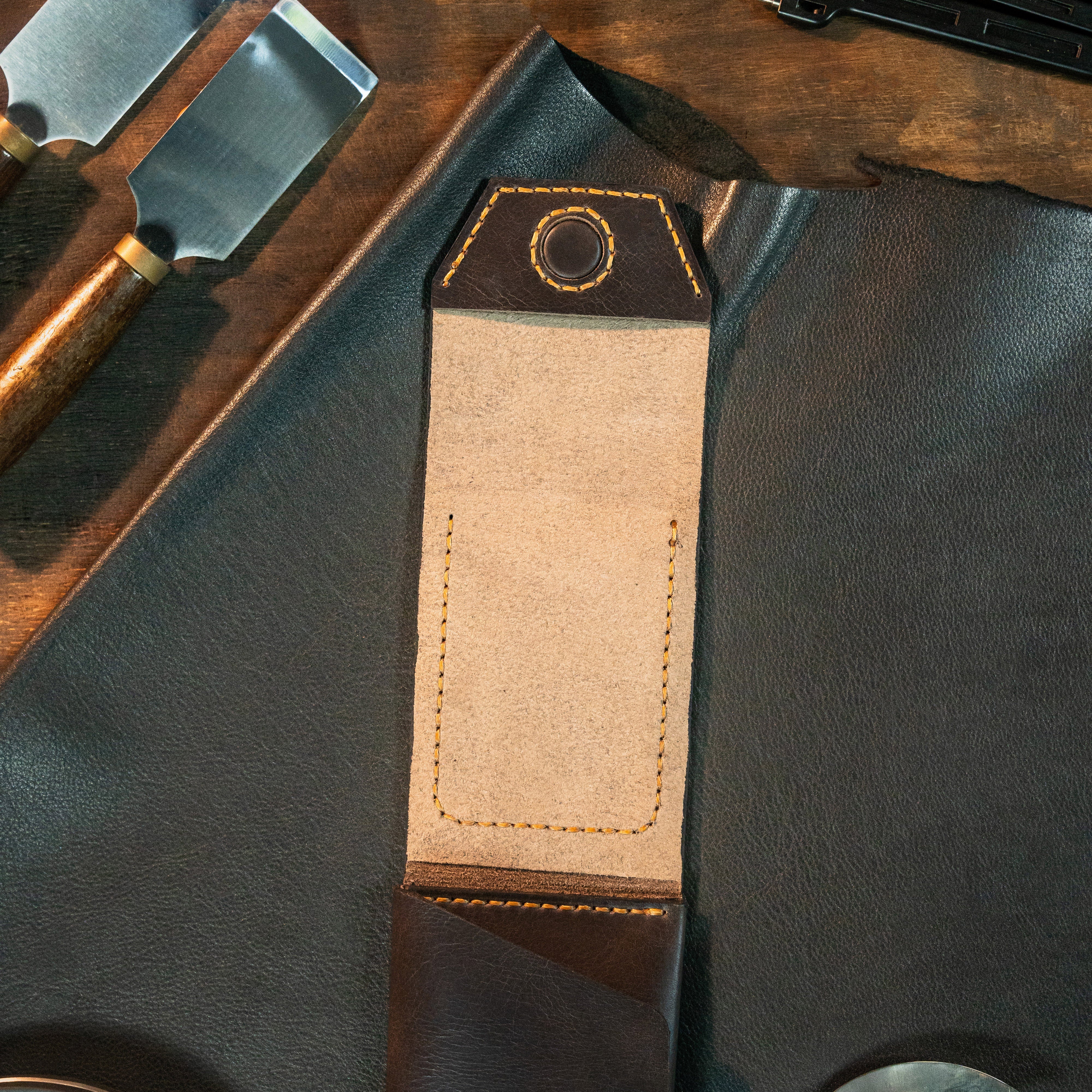 Flap Wallet Magnetic Enclosure - Trifold